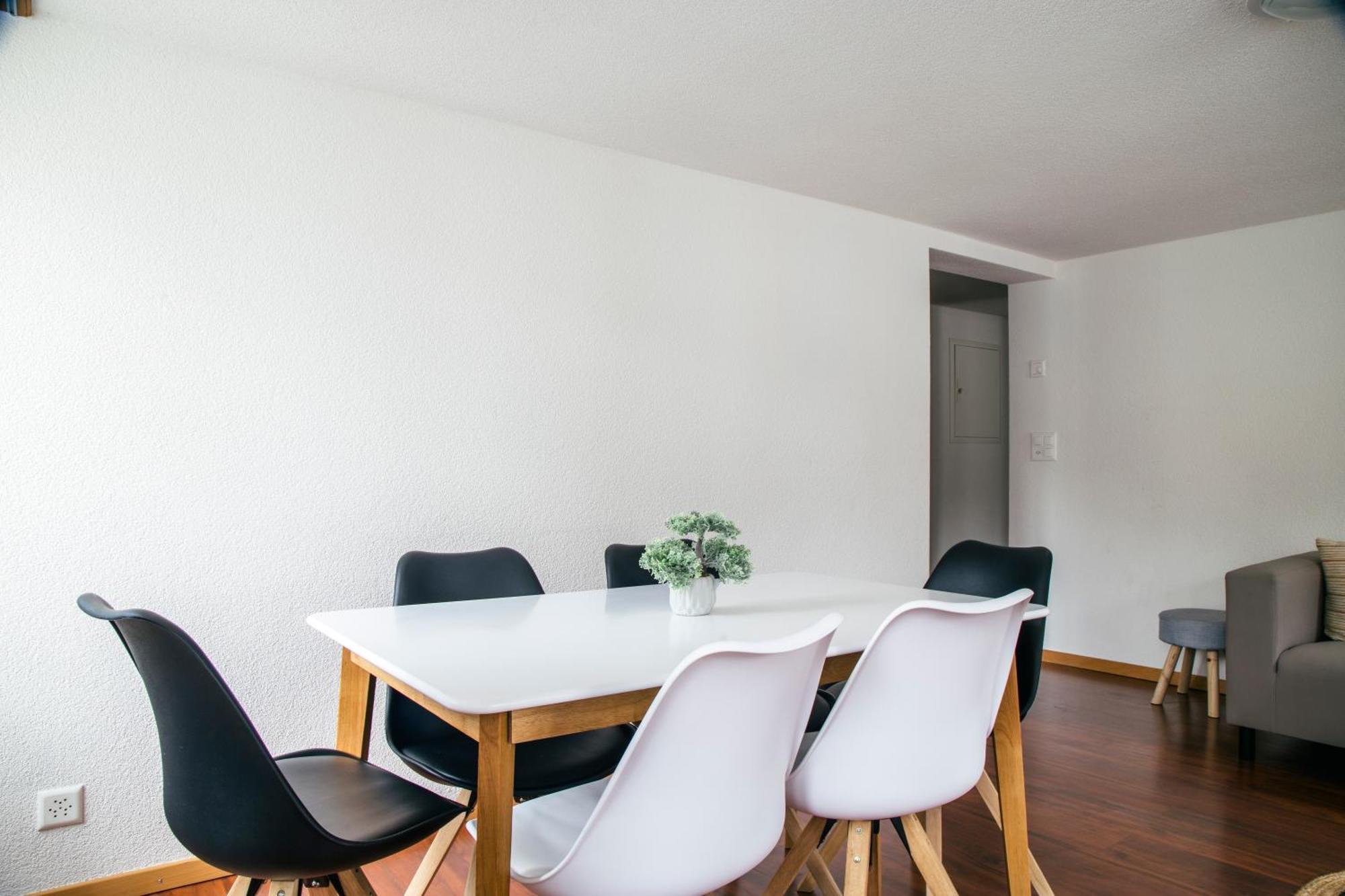 Nimbuzzz Apartments Unterseen الغرفة الصورة